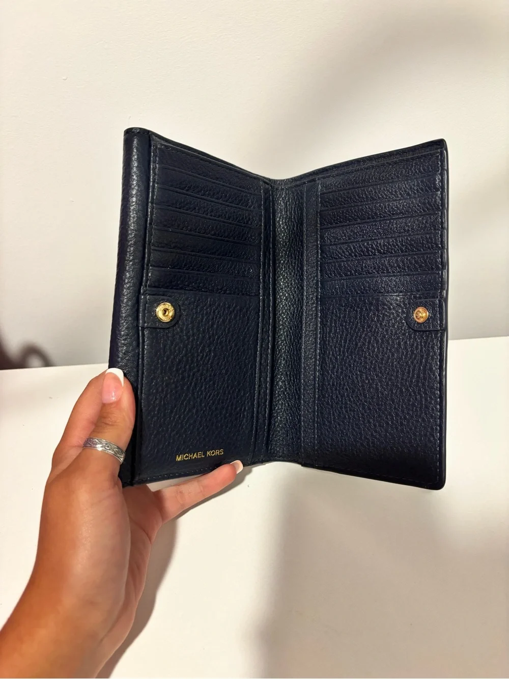💕Michael Kors Navy Pebbled Leather Logo Flap Wallet💕